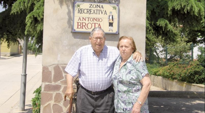 Antonio Brota junto a su mujer en la Zona Recreativa Antonio Brota